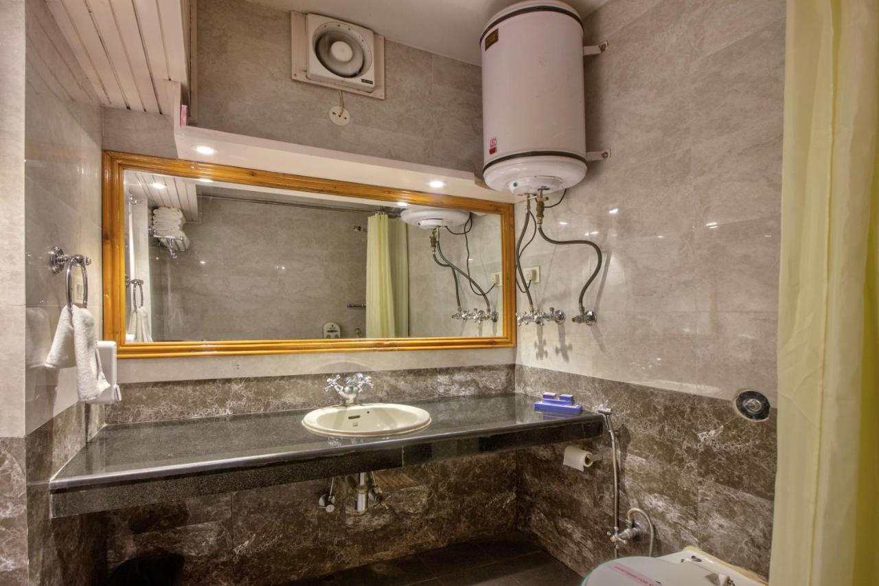 Hotel Kanishka Manali - 200M From Mall Road Manāli Екстериор снимка